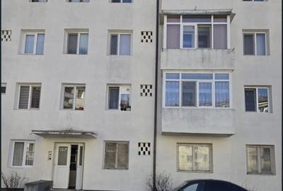 Apartament cu 2 camere semidecomandat în Proieni