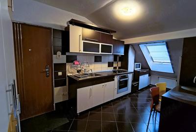 Apartament cu 3 camere decomandat în Între Lacuri