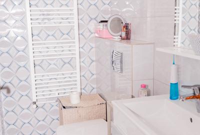 Apartament cu 3 camere decomandat în Km 5 - 5