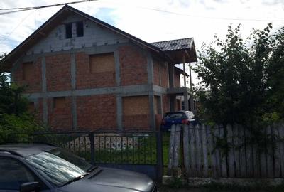 Casă cu 4 camere în Central - 6