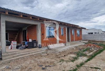 Casă individuală cu 4 camere cu Canalizare în Sântandrei