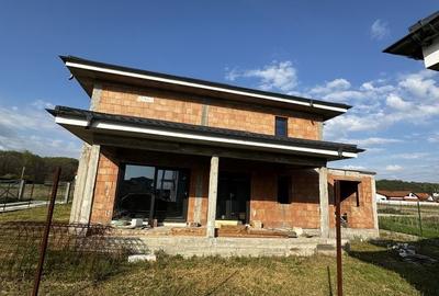 Casă cu 4 camere cu Teren 500 Mp în Budești - 2