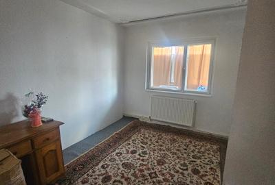 Apartament cu 3 camere decomandat în Tomești - 7