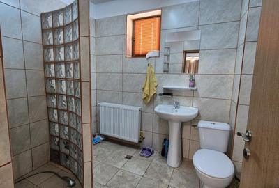 Casă cu 8 camere cu Canalizare în Central - 14