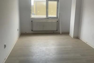 Apartament cu 4 camere decomandat în George Enescu