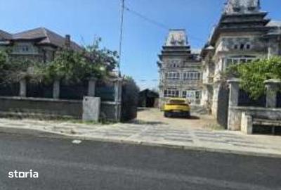 Casă cu 3 camere cu Teren 942 Mp în Sintești