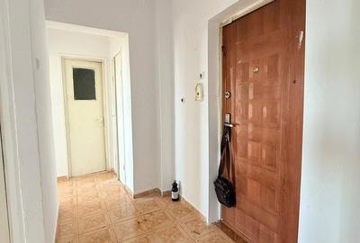 Apartament cu 2 camere decomandat în Vest