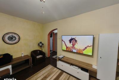 Apartament cu 3 camere decomandat în Cornișa