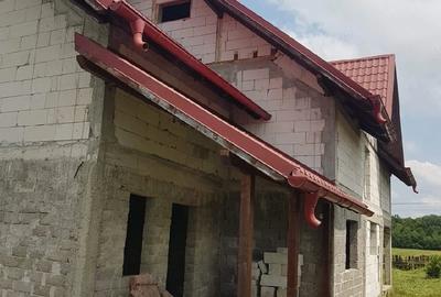 Casă cu Teren 2500 Mp în Răucești - 2