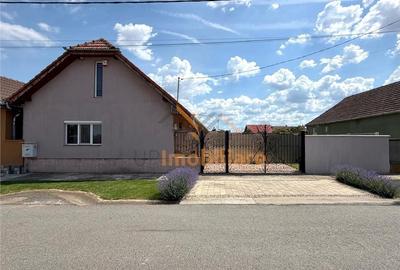 Casă cu 3 camere cu Teren 740 Mp în Girișu de Criș - 2