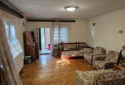 Casă individuală cu 3 camere cu Canalizare în Central - 1