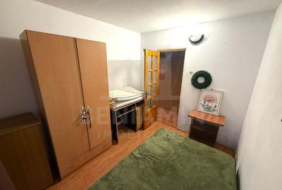 Apartament cu 3 camere semidecomandat în Craiovița Nouă