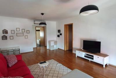 Apartament cu 3 camere decomandat, mobilat în Central