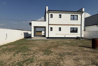 Casă cu 4 camere în Cârcea - 3