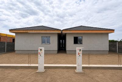 Duplex cu 4 camere cu Canalizare în Moșnița Nouă - 1
