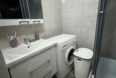 Apartament cu 2 camere decomandat în Splaiul Unirii