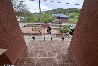 Casă cu 4 camere cu Teren 452 Mp în Aninoasa - 9