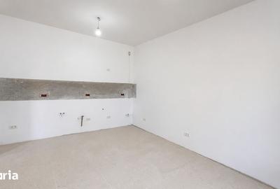Casă cu 3 camere cu Teren 400 Mp în Utvin