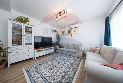 Apartament cu 3 camere semidecomandat, mobilat în Tractorul - 2