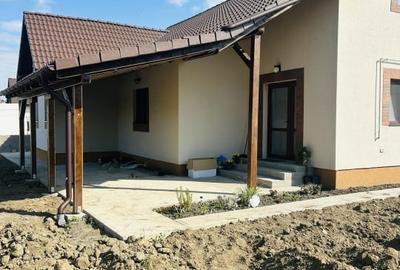 Casă individuală cu 4 camere cu Canalizare în Utvin - 1