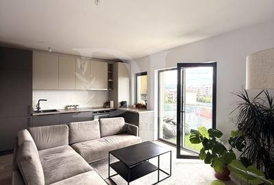 Apartament cu 3 camere semidecomandat, mobilat în Florești