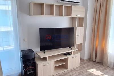 Apartament cu 3 camere decomandat, mobilat în Mamaia