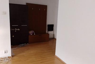 Garsonieră decomandată în Mihai Bravu