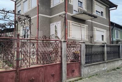 Casă individuală cu 5 camere cu Canalizare în Vest