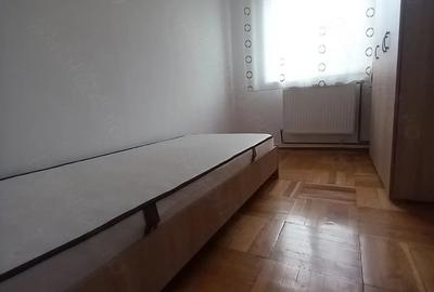 Apartament cu 3 camere semidecomandat în Fortuna