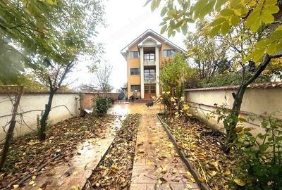 Casă cu 5 camere cu Teren 382 Mp în Central