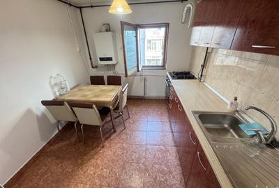 Apartament cu 4 camere decomandat în CET