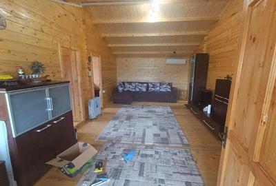 Casă cu 2 camere cu Teren 10000 Mp în Central