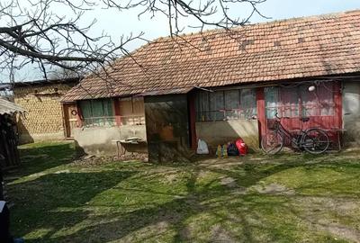 Casă cu 5 camere în Lipovu
