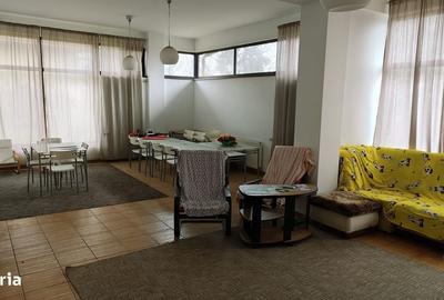 Casă cu 4 camere cu Teren 1856 Mp în Central
