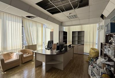 Birou, de 1,600 mp, în Zona Industrială - 10