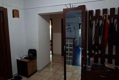 Apartament cu 3 camere decomandat în Scriitorilor