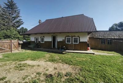 Casă cu 2 camere cu Teren 5567 Mp în Frătăuții Vechi