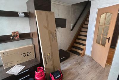 Apartament cu 2 camere decomandat în Podu Roș
