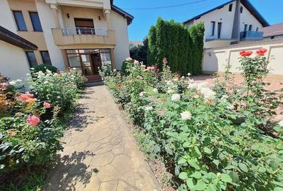 Casă cu 5 camere cu Teren 636 Mp în Central