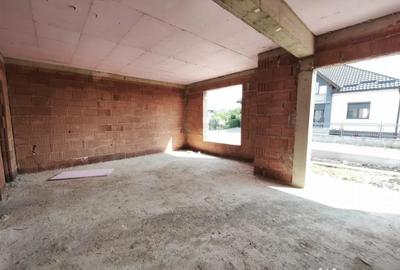 Casă cu 7 camere cu Teren 430 Mp în Central