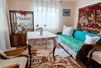 Casă cu 4 camere cu Teren 3630 Mp în Central