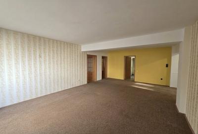 Apartament cu 4 camere decomandat, mobilat în Primăverii