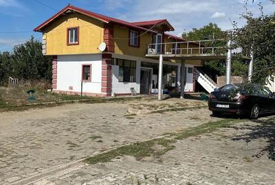 Casă cu 5 camere cu Teren 6700 Mp în Sintești