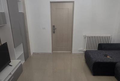 Garsonieră semidecomandată în CET - 6