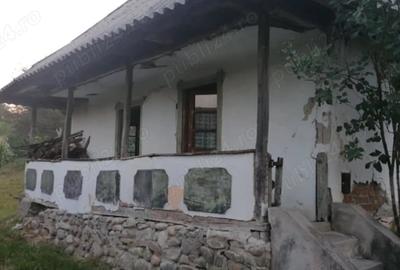 Casă cu 3 camere cu Teren 1870 Mp în Stroești