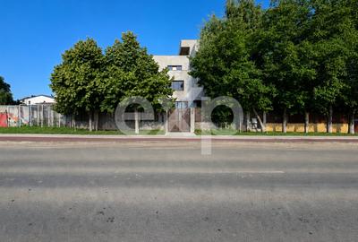 Casă individuală cu 10 camere cu Canalizare în Tunari