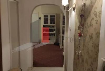Apartament cu 3 camere semidecomandat în Universitate