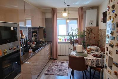 Apartament cu 2 camere decomandat în Între Lacuri