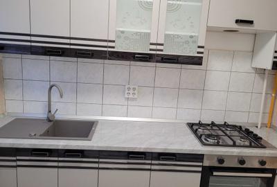 Apartament cu 3 camere decomandat în Podu Roș - 1