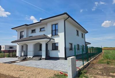 Duplex cu 5 camere cu Canalizare în Dumbrăvița - 1